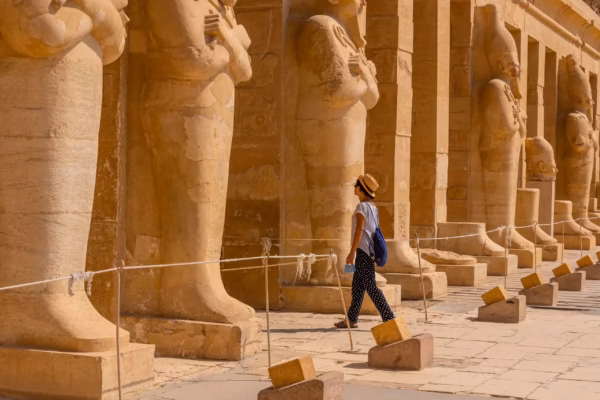 5-Day Travel Tour to Egypt by Flight from Cairo: Pyramids, Aswan & Luxor